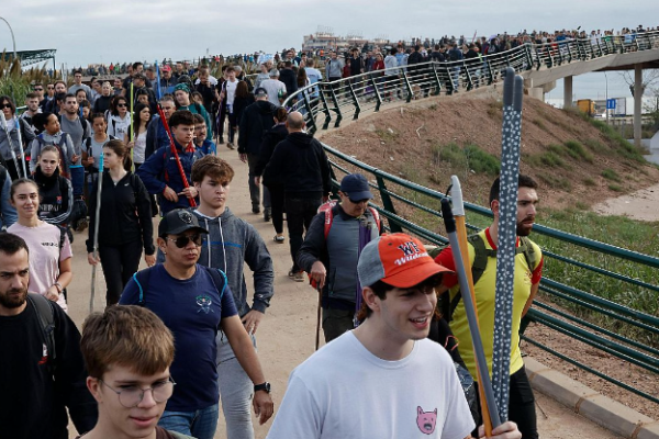 Miles de voluntarios han arribado a las zonas más afectados por la DANA
