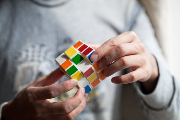 50 años del cubo de Rubik: ¿Es posible resolverlo si está trucado? | Café y teoremas | Ciencia EL PAÍS