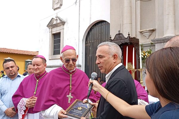 El Gobernador del Táchira dio la bienvenida al nuevo obispo Lisandro Rivas Durán El Gobernador del Táchira dio la bienvenida al nuevo obispo Lisandro Rivas Durán