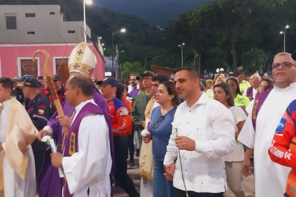 La Guaira honra a las víctimas de la tragedia de Vargas 25 años después