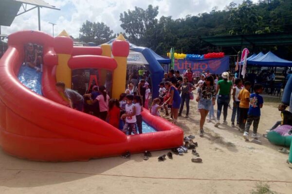 Más de 400 niños atendidos en Guatire con recreación y juguetes