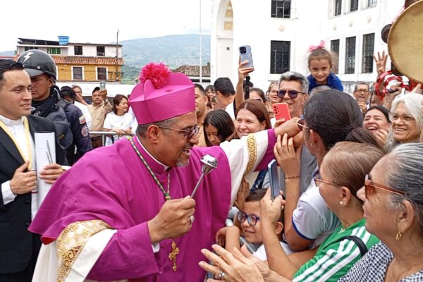 Monseñor Lisandro: Unámonos a caminar por la iglesia que peregrina de brazos abiertos Monseñor Lisandro: Unámonos a caminar por la iglesia que peregrina de brazos abiertos