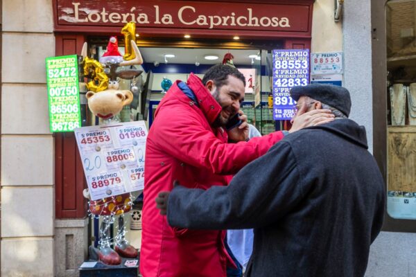 No compartas así la Lotería porque puedes quedarte sin amigos y sin dinero | Lotería de Navidad EL PAÍS