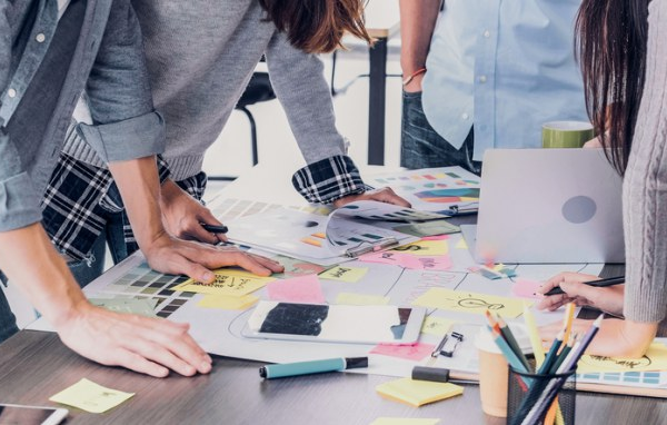 Qué Estrategias Pueden Implementar las Empresas para Fomentar la Creatividad en su Cultura Organizacional