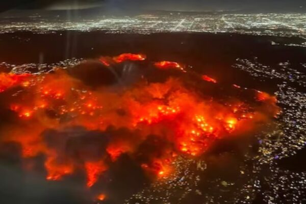 Asciende a 11 el número de muertos por los incendios activos de Los Ángeles