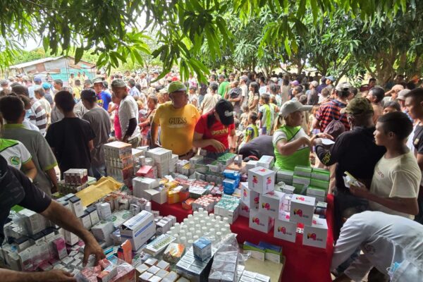 Atienden comunidades indígenas en Apure