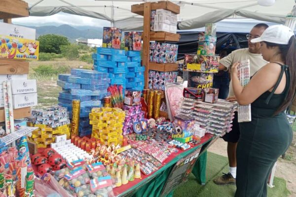 Bomberos de Miranda orientan sobre el uso de juegos pirotécnicos