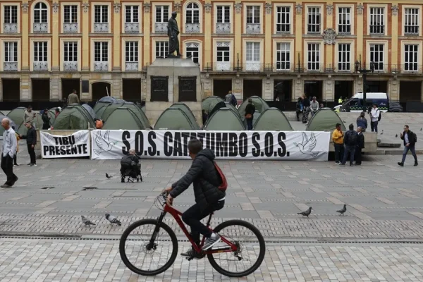 Campesinos acampan en Bogotá en protesta por violencia en el Catatumbo