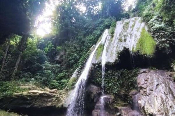 La cascada de Caripito es un oasis virgen de 50 m de altura