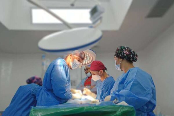 Realizan con éxito cirugía de colostomía en Materno Infantil de Macuto