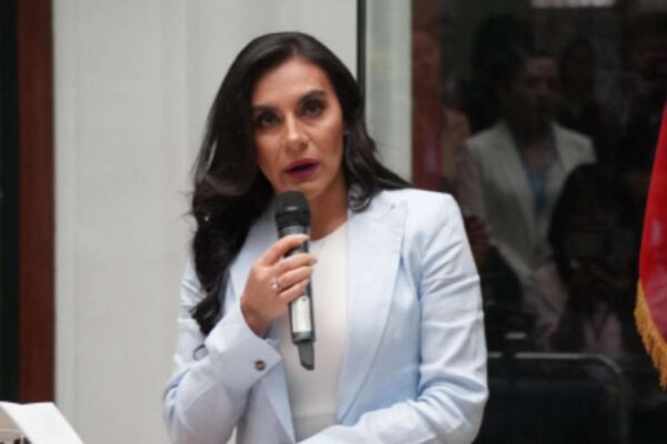 Vicepresidenta de Ecuador sostiene que el país “vive” en un “golpe de Estado”