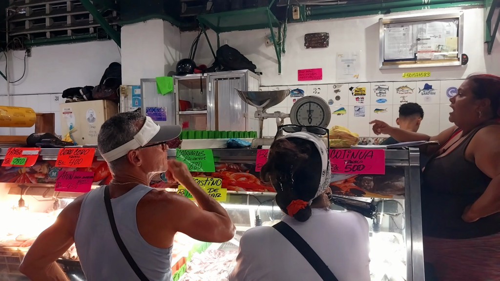 Despliegan operativos de control de precios en mercados de La Guaira