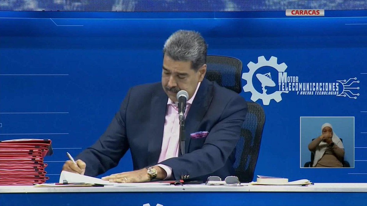 Maduro firmó Decreto de Emergencia Económica ante el impacto de guerra comercial arancelaria