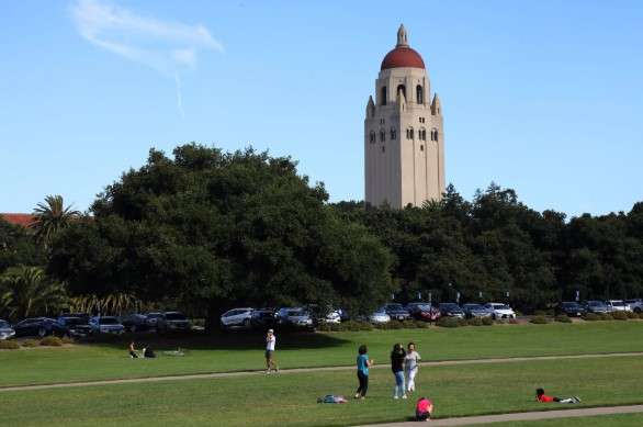 Trump suspende permiso de permanencia a casi 300 estudiantes internacionales