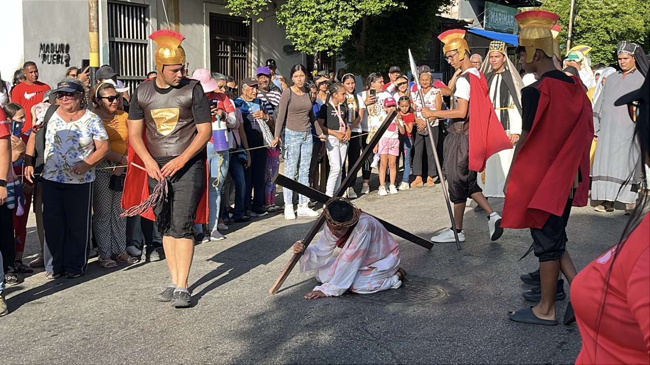 Viacrucis Viviente de Santa Ana rememoró la redención de Cristo