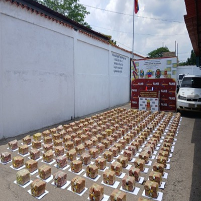 Atraparon a dos hombres con 202 panelas de pólvora