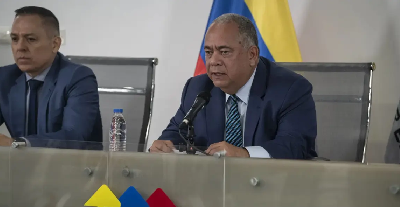 Capriles entró por la oposición