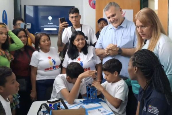 Centro comunal atiende a chamos de Campo Rico