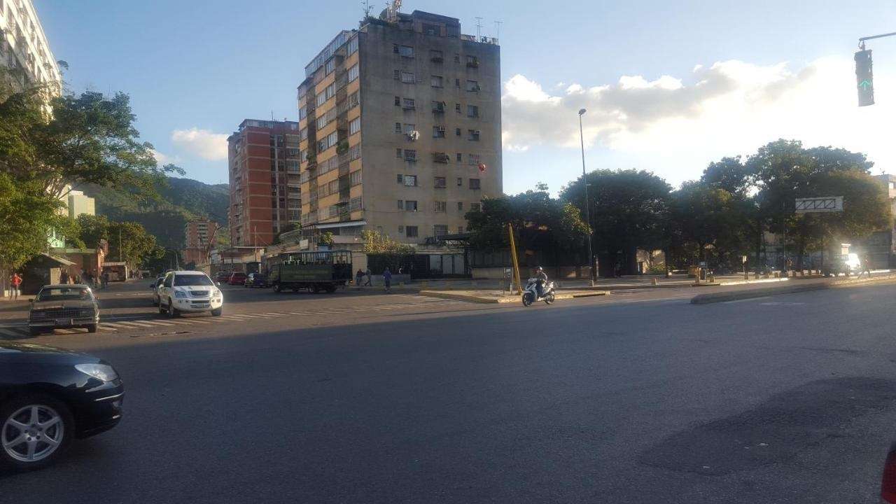 Denunció a su vecina por tildarla de chismosa