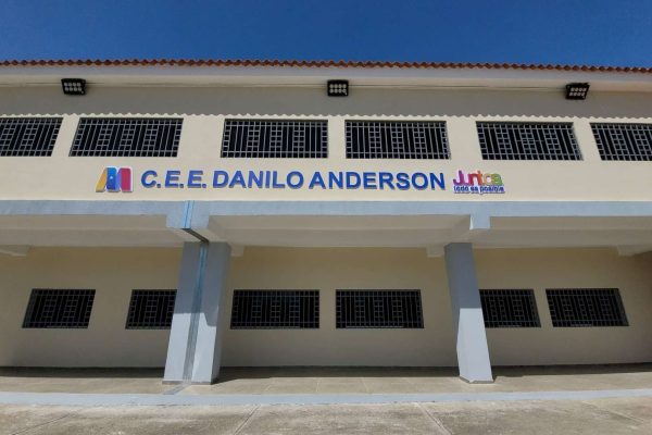 Entregan rehabilitado el Complejo Educativo Estadal Danilo Anderson