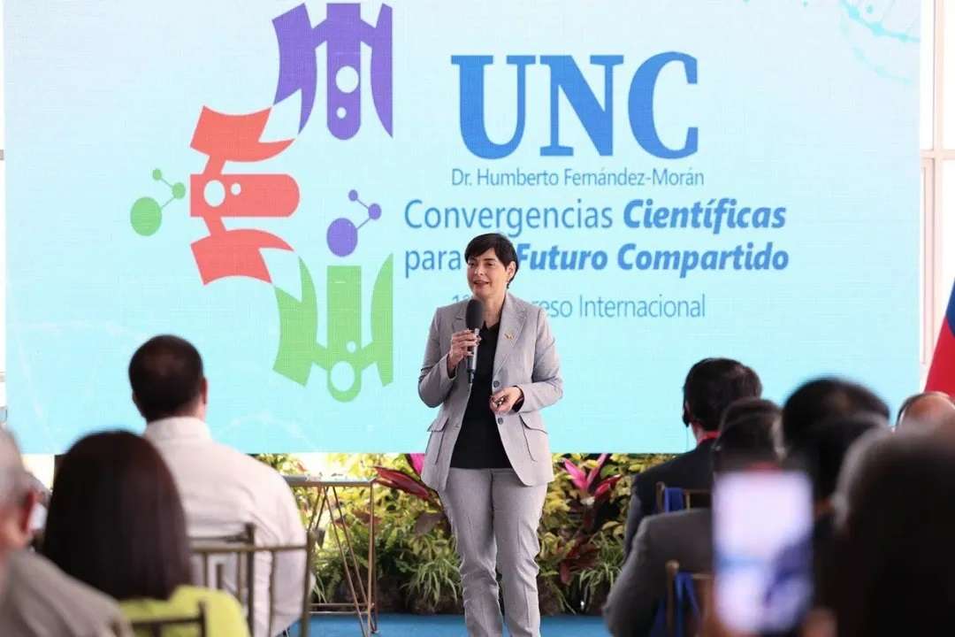 Expertos de varios países hablan sobre ciencia en Ivic