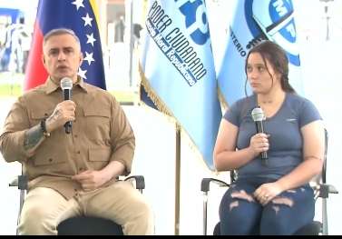 Fiscal general recibe a madre y abuela de la niña retenida por el gobierno estadounidense
