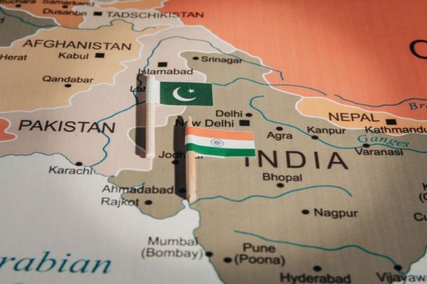 India prohíbe todos los vuelos pakistaníes en su espacio aéreo India prohíbe todos los vuelos pakistaníes en su espacio aéreo