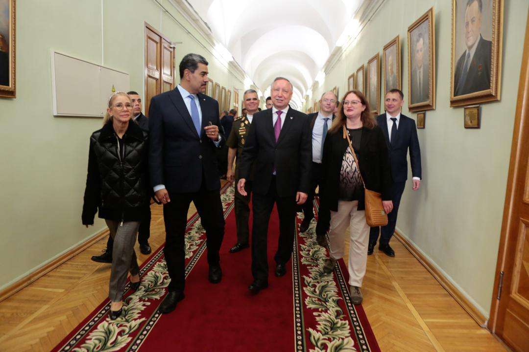 Maduro apoya la iniciativa de Putin para negociar con Kiev