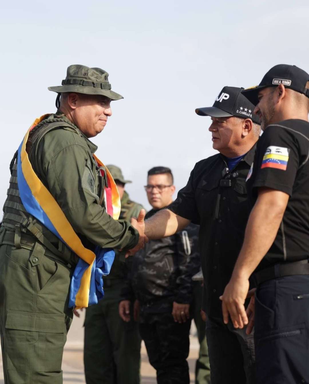 Ministro Cabello condecoró a héroes de la Operación Negro Primero