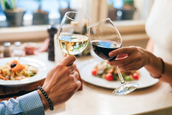 Aló Comidista: “¿Por qué el vino blanco se toma frío, y el tinto, a temperatura ambiente?» | El Comidista | Gastronomía EL PAÍS