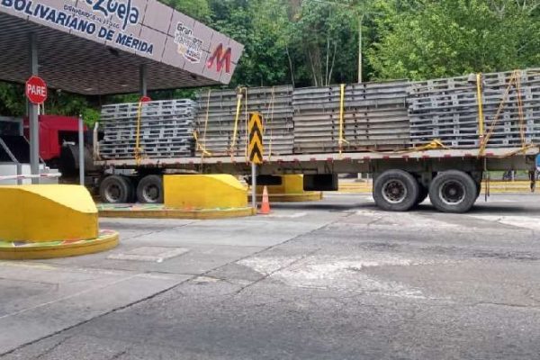 Arriban a Mérida materiales para reparar puentes afectados por las lluvias Arriban a Mérida materiales para reparar puentes afectados por las lluvias