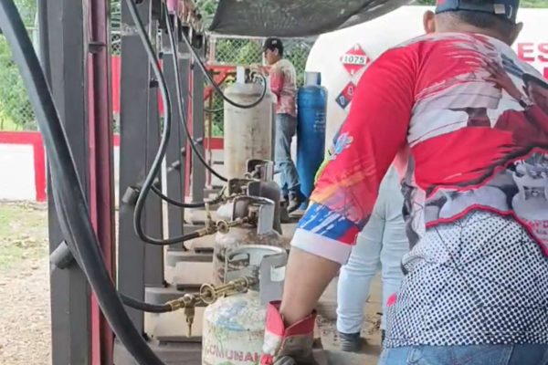 Autoridades garantizan gas para escuelas afectadas por inundaciones en Apure Autoridades garantizan gas para escuelas afectadas por inundaciones en Apure