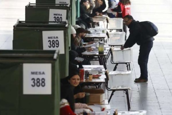 Avanzan las primarias para definir candidato presidencial de la izquierda en Chile Avanzan las primarias para definir candidato presidencial de la izquierda en Chile