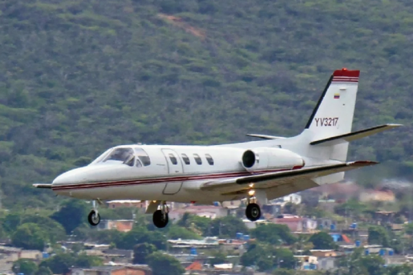Avión ejecutivo desaparece cerca de Maiquetía con dos hombres a bordo Avión ejecutivo desaparece cerca de Maiquetía con dos hombres a bordo