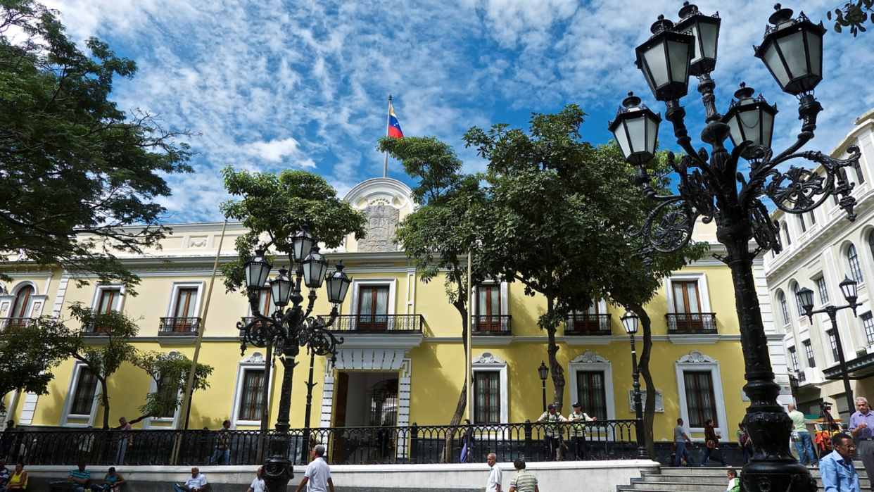 Venezuela rechaza categóricamente declaraciones de Guyana contra referéndum y alerta sobre una "peligrosa escalada"