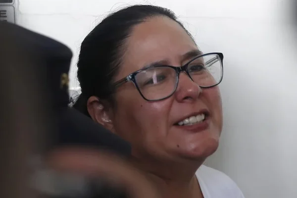 Califican de ilegal la detención de Ruth López en El Salvador