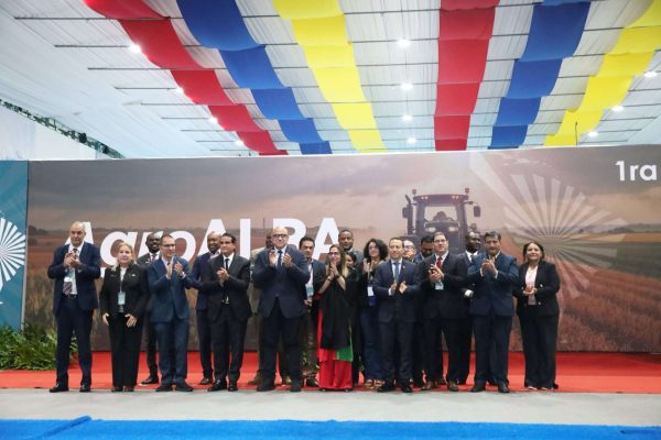 Con la firma de acuerdos de cooperación concluye la 1° Expoferia AgroAlba Con la firma de acuerdos de cooperación concluye la 1° Expoferia AgroAlba