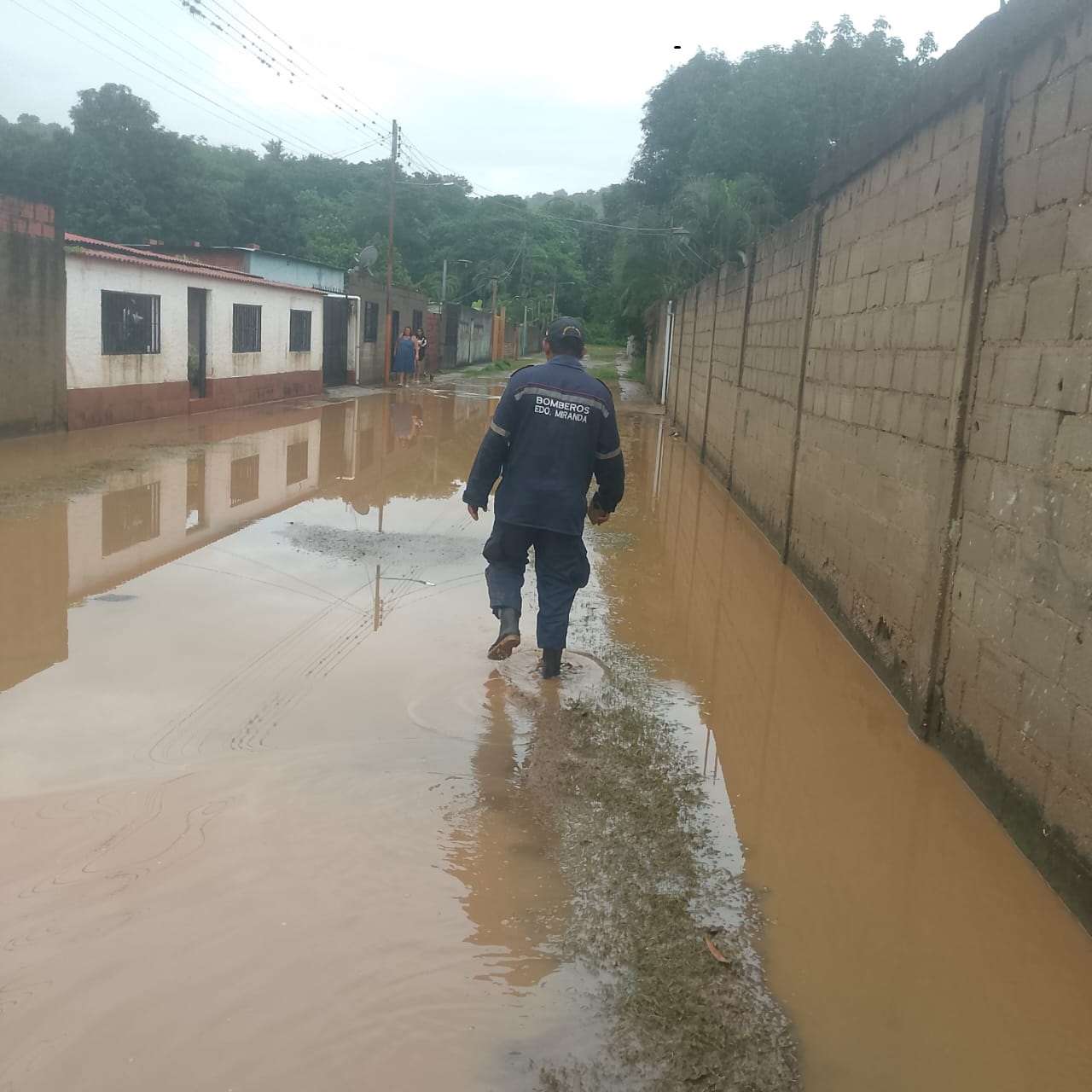 Desbordamientos e inundaciones dejan calles y viviendas afectadas en el Tuy