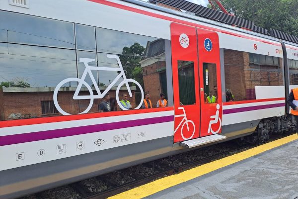 Día de la Bicicleta: Renfe facilitará viajar con bicis en los trenes de cercanías y media distancia | Clima y Medio Ambiente EL PAÍS