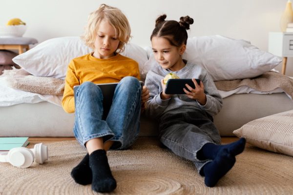 Imagen referencial - Cómo los algoritmos moldean el mundo digital de nuestros hijos - Suministrada por ESET y Comstat R