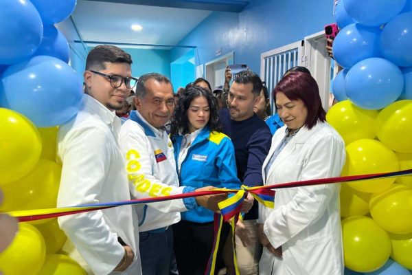 Entregan áreas de ginecología y obstetricia del hospital de Tinaquillo