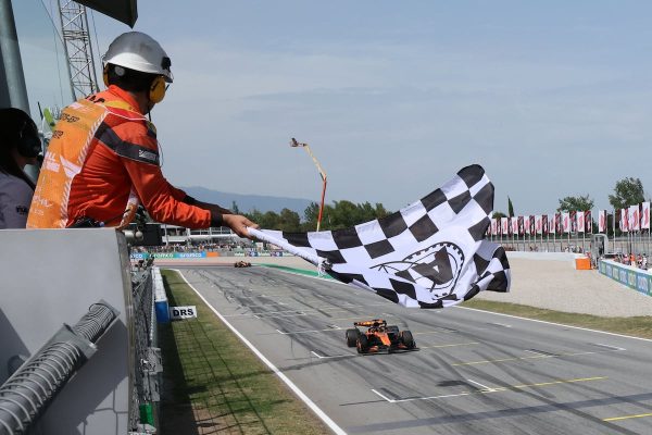 F1: Piastri ni se inmuta para ganar el GP de España mientras Verstappen se sulfura en Montmeló | Fórmula 1 | Deportes EL PAÍS
