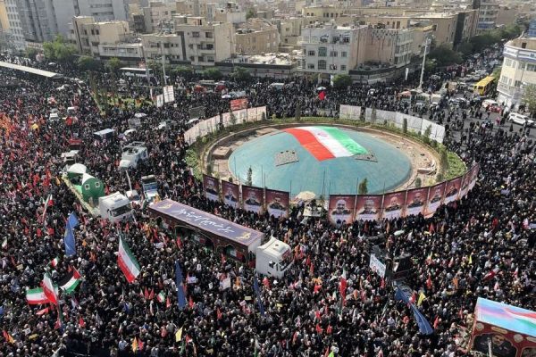 Irán realizó gran funeral en memoria de los mártires por la agresión israelí