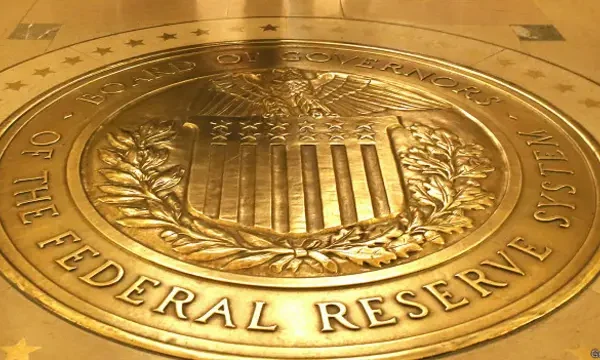 La economía de EE.UU. se desacelera por la incertidumbre de los aranceles, según la Fed