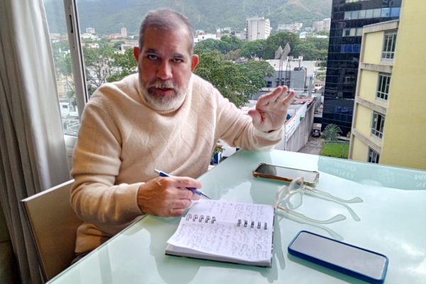 La oposición venezolana debe reunirse desde ya para establecer una agenda común en el parlamento "La oposición venezolana debe reunirse desde ya para establecer una agenda común en el parlamento"
