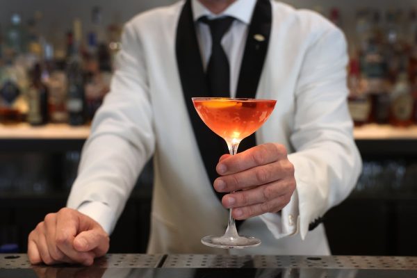 La trágica historia de un esgrimista y banquero que dio nombre a un cóctel mítico, el Lucien Gaudin | Gastronomía: recetas, restaurantes y bebidas EL PAÍS