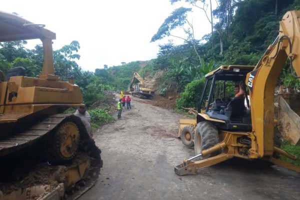 Llegan maquinarias para la rehabilitación de vías de acceso en Barinas