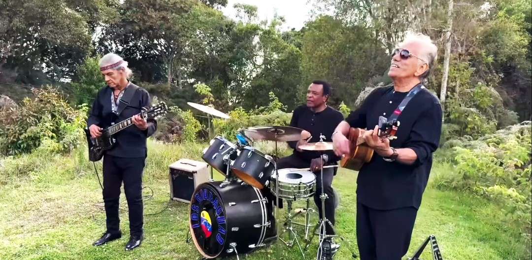 Los Guaraguao cantan por la libertad de los migrantes
