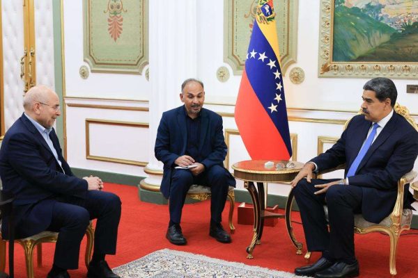 Maduro recibe a máxima autoridad de la Asamblea Consultiva de Irán