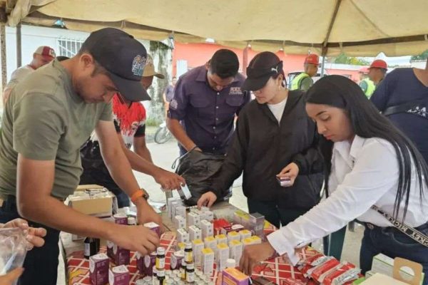 Más de 1.300 familias afectadas por lluvias en Guasdualito reciben atención médica y alimentos 